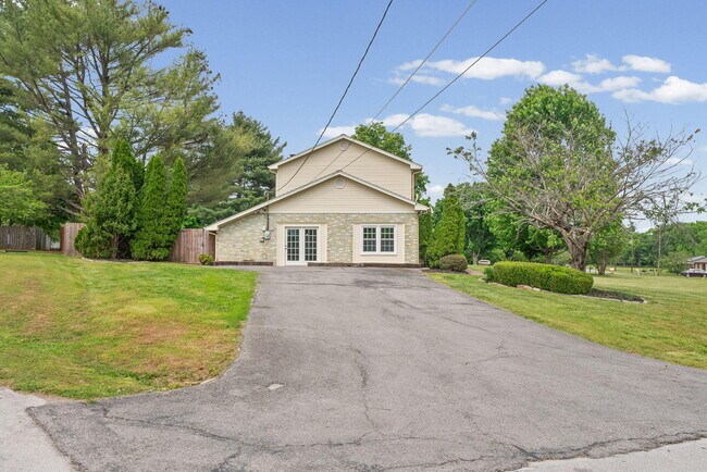 Building Photo - 132 Windsor Dr
