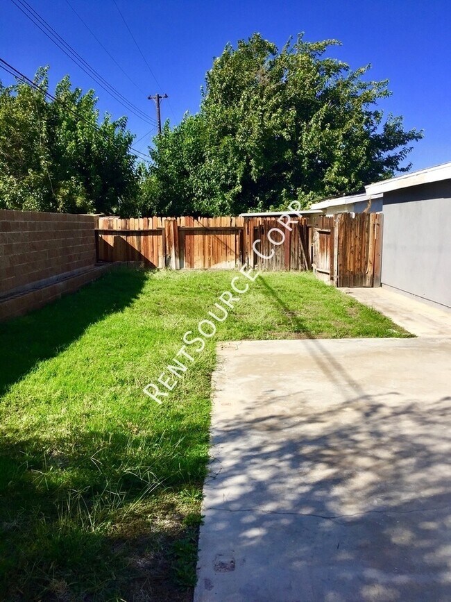Building Photo - 44329 Gingham Ave