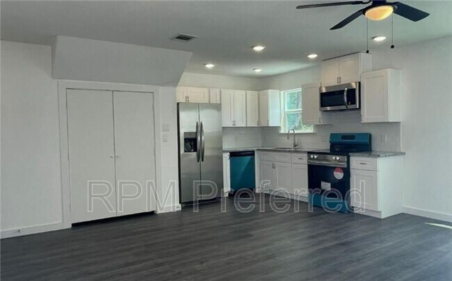 Building Photo - 8226 Linda Vista Rd