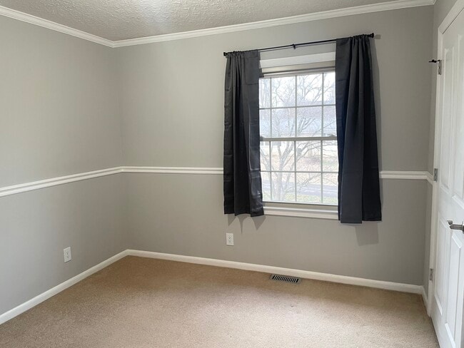 Building Photo - 290 Shawnee Dr