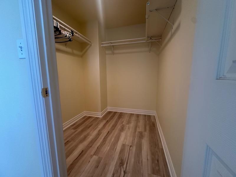 Building Photo - 10833 Kling St