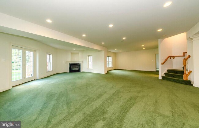 Building Photo - 9005 Edgepark Rd