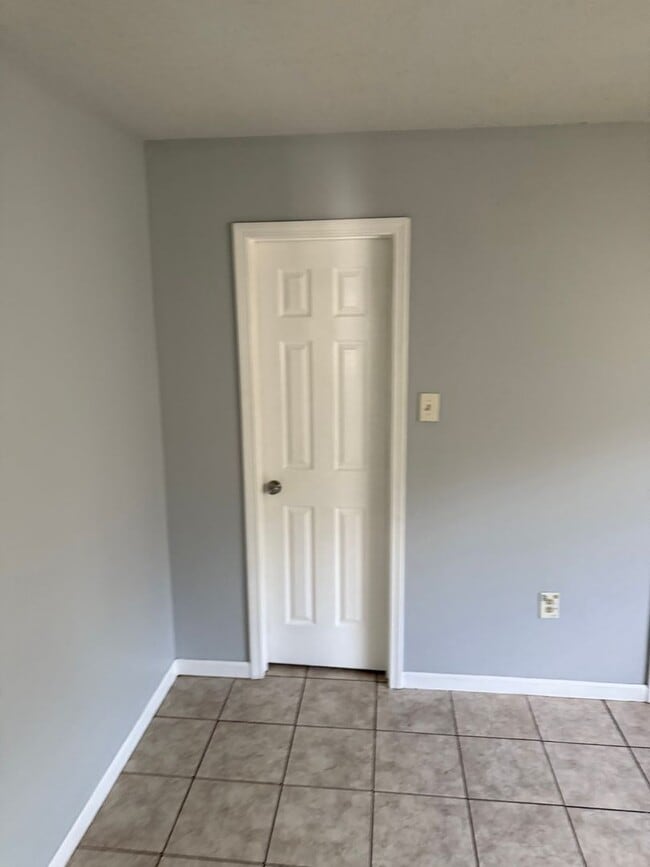 Building Photo - 3 Bedroom Single Family Home
