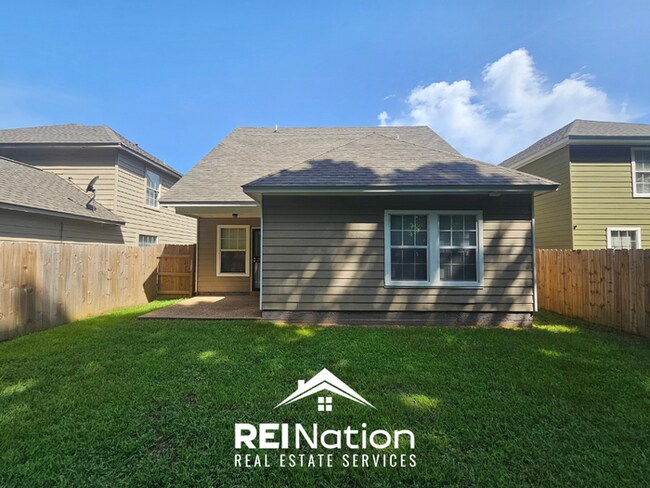 Building Photo - Move-In Ready 3BR Home in 38128 - Hardwood Floors, Attached Garage & Private Yard