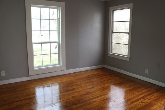 Building Photo - 2 Bedroom 1 Bathroom house In the Highland Historic District area