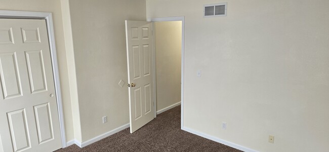 Building Photo - 4400 Rawhide Rd