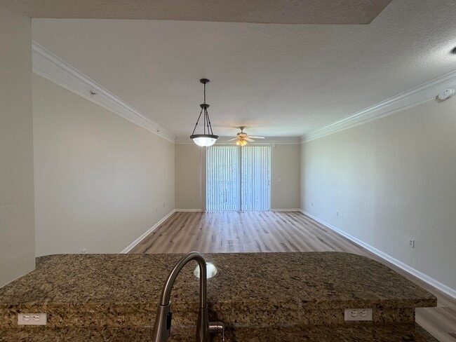 Building Photo - 2052 Alta Meadows Ln