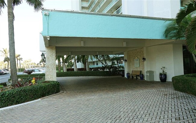 Building Photo - 9940 S Ocean Dr