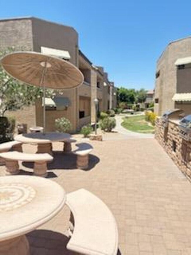 Building Photo - FREE RENT/EARLY ENTRY  1 bedroom 1 bath Beautiful Upstairs Unit in Prime Location