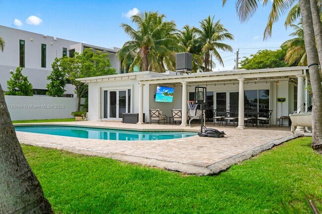 Building Photo - 275 N Shore Dr