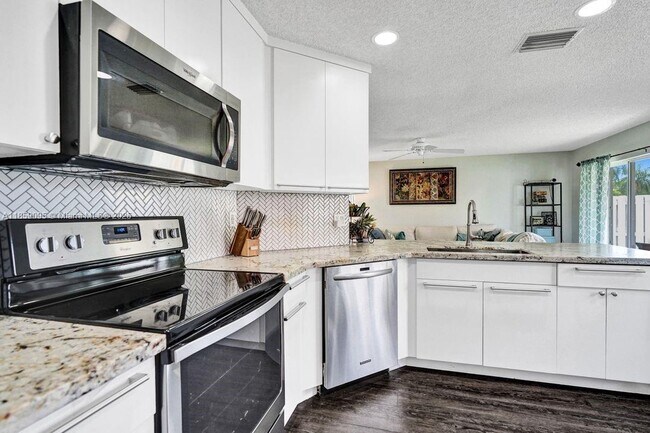 Building Photo - 285 Bridgeton Way