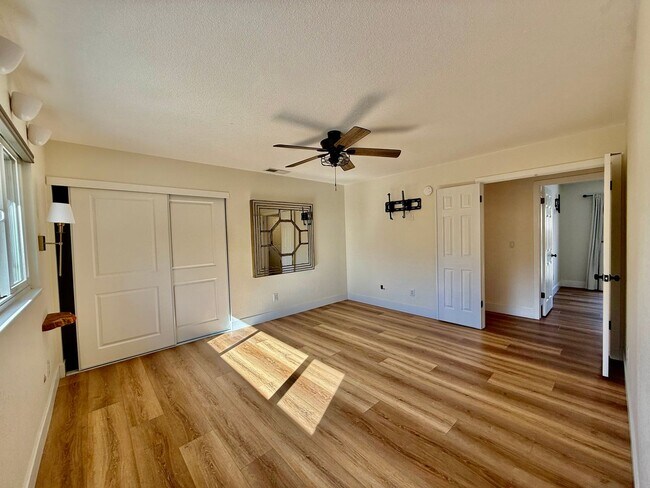 Building Photo - 310 Creekside Ct