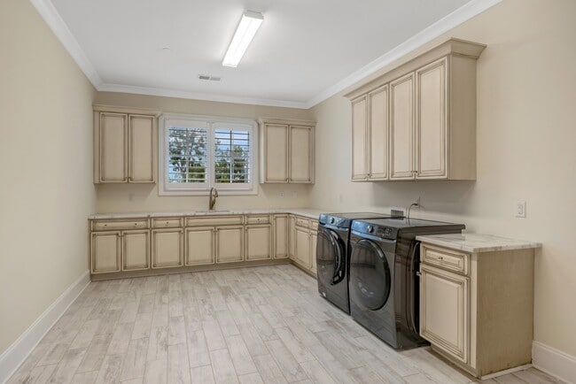 Building Photo - 5014 Mountview Pl