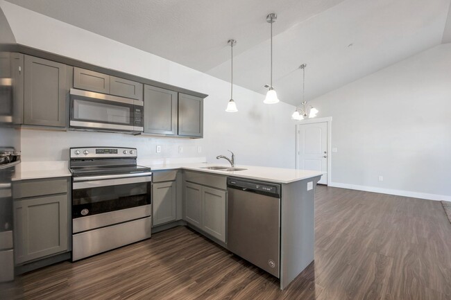 Building Photo - LIKE NEW TOP FLOOR HERRIMAN CONDO - AVAILA...