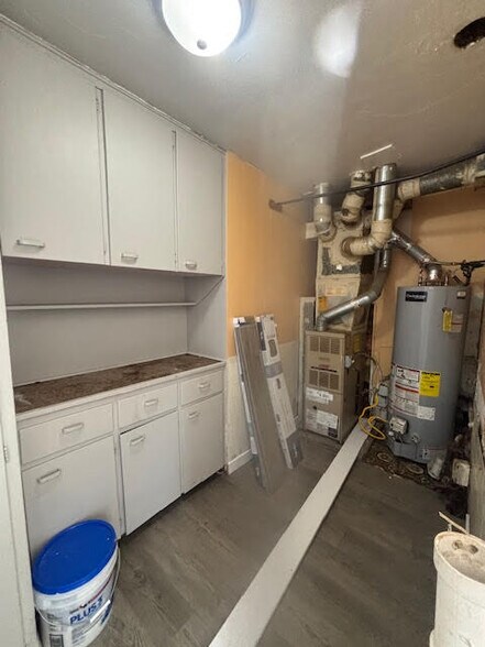 Building Photo - 1913 W Ewing Ave