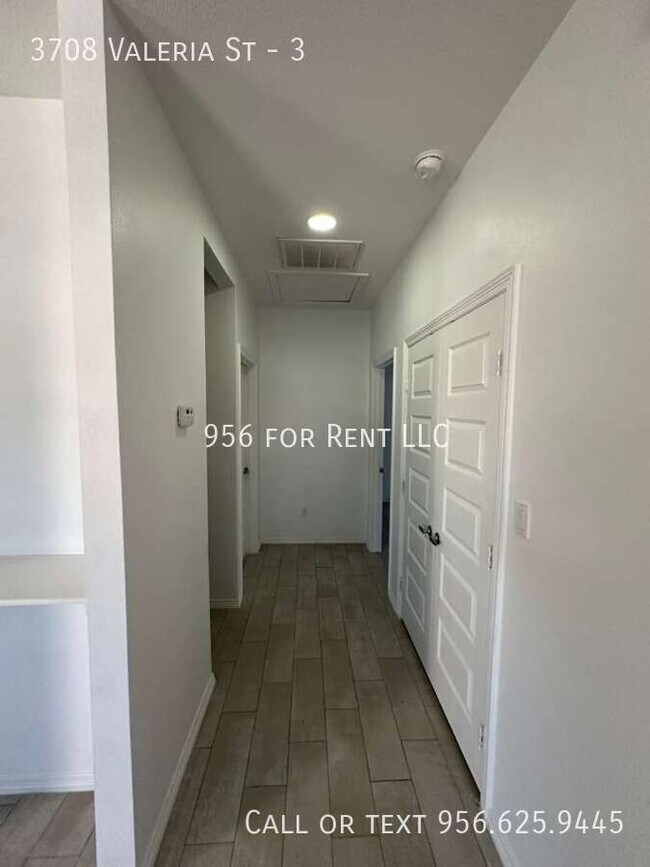 Building Photo - 3708 Valeria St