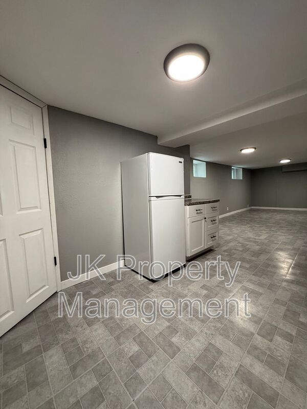 Building Photo - 1012 3rd Ave S