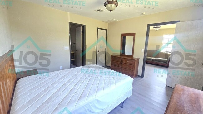 Building Photo - One Bedroom in Norman