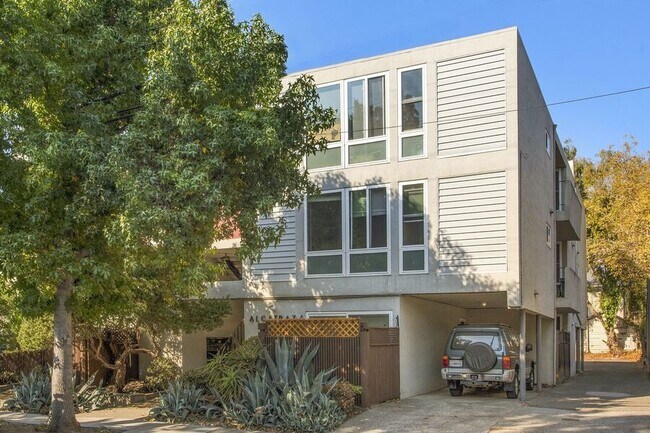 Building Photo - 450 Alcatraz Ave