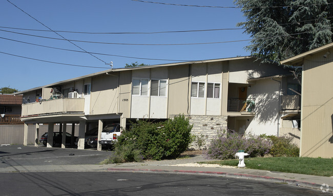 Building Photo - Lacey Apartments [por]