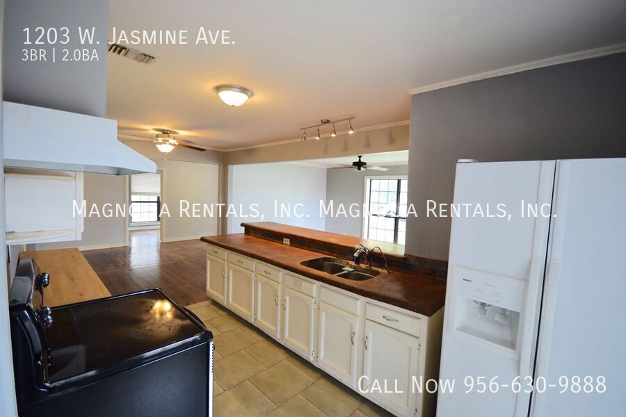 Building Photo - 1203 Jasmine Ave