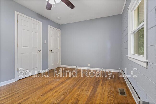 Building Photo - 719 Woodland Rd