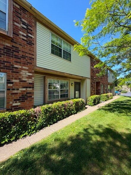 Building Photo - 1762 Queensbridge Dr