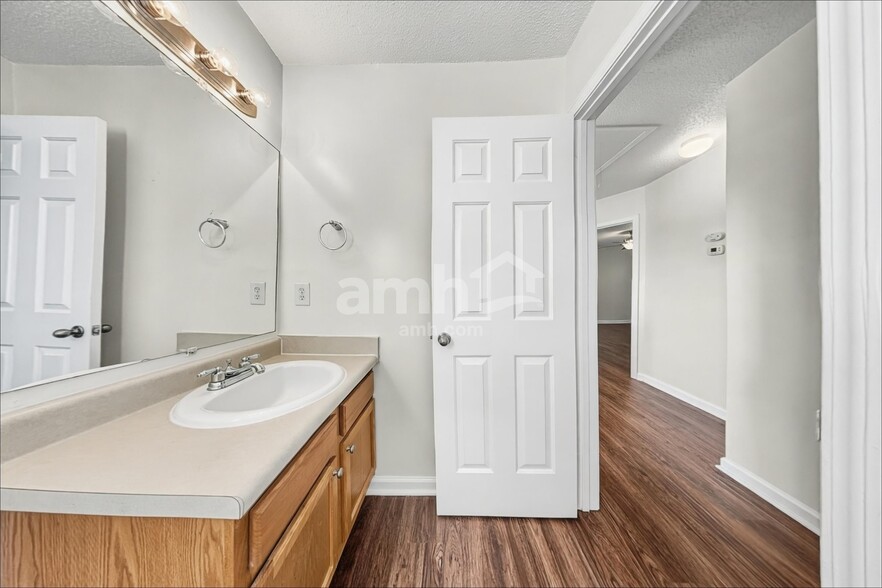 Building Photo - 417 Magna Dr