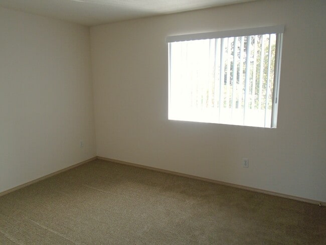 Building Photo - 170 N 7th St