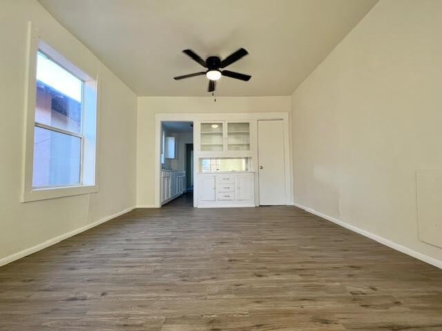 Building Photo - 938 E 12th St