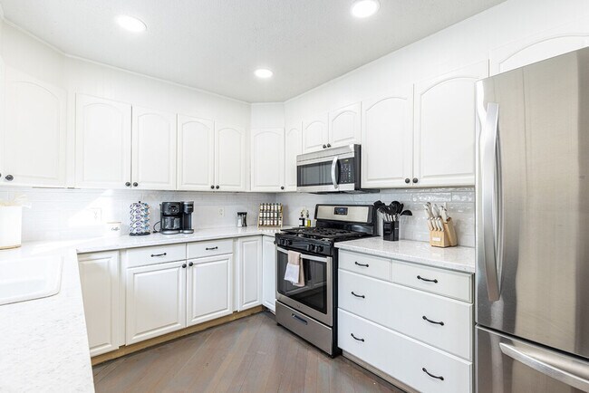 Building Photo - 839 Patchett St