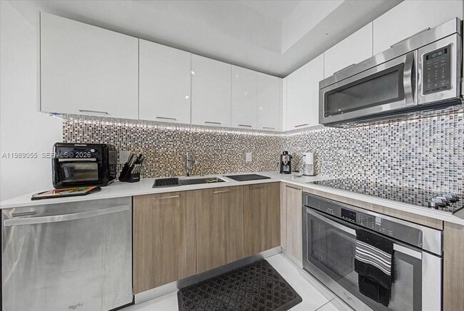 Building Photo - 5252 NW 85th Ave