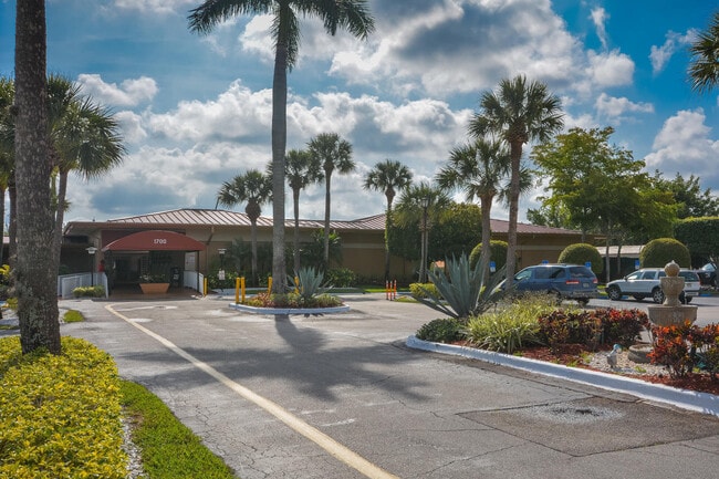 Building Photo - 477 Lake Dora Dr