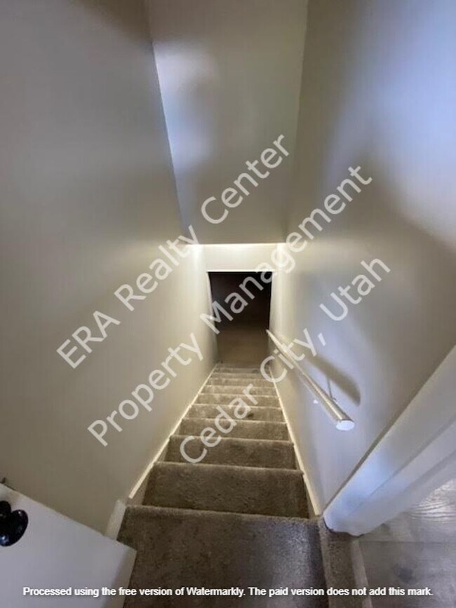 Building Photo - 394 S 500 W
