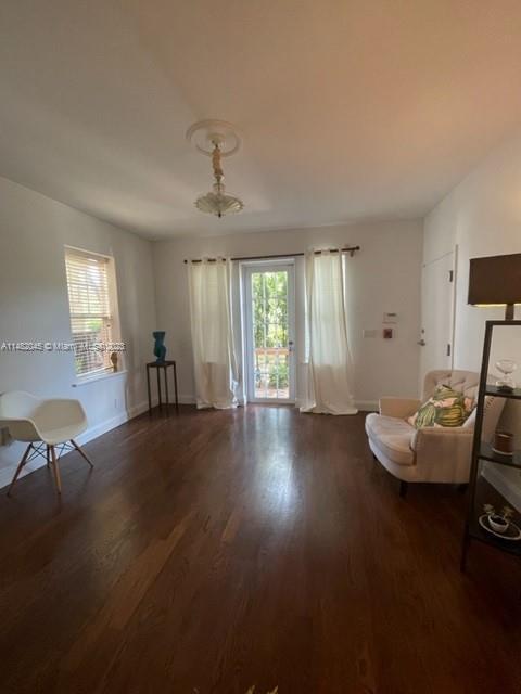 Building Photo - 2870 Pine Tree Dr