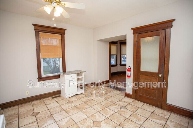 Building Photo - 5753 Rogers Ave