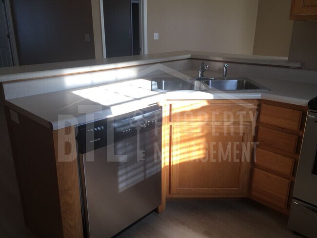 Building Photo - Beautiful 3BR Home in The Highlands with Community Pool
