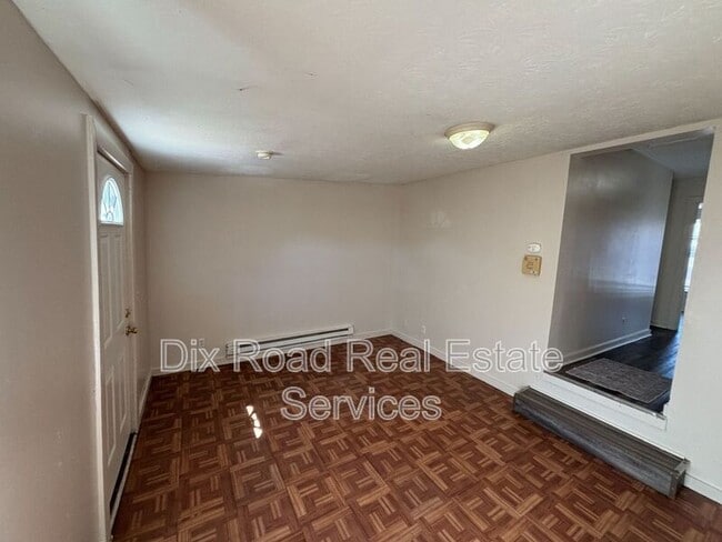 Building Photo - 829 Maple Ave