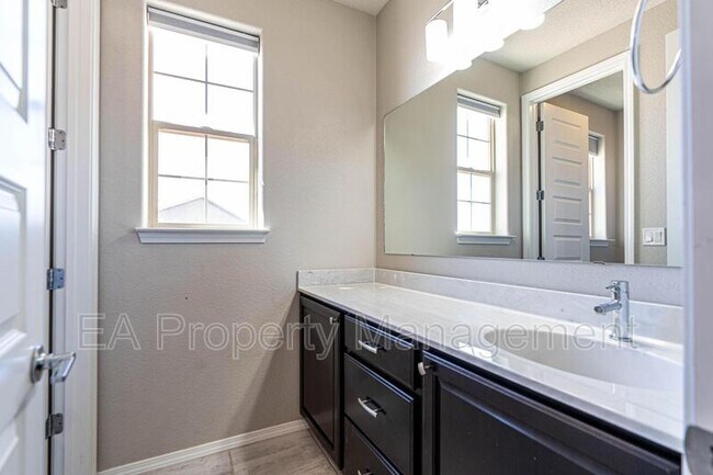 Building Photo - 827 Mesa Roja Trail NE