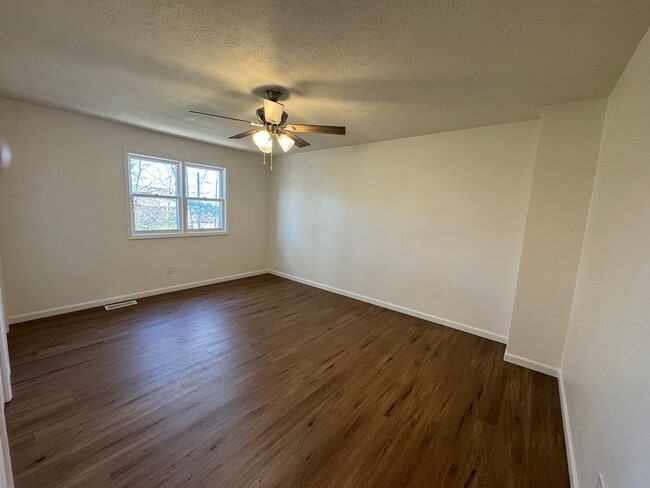 Building Photo - Lakeview Drive