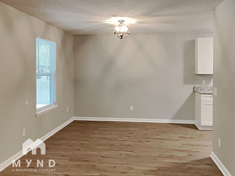 Building Photo - 3055 Dignan St