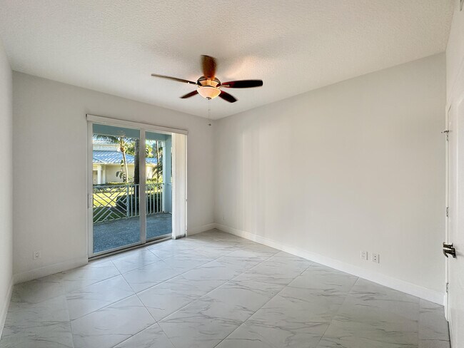 Building Photo - 312 Bay Colony Dr N