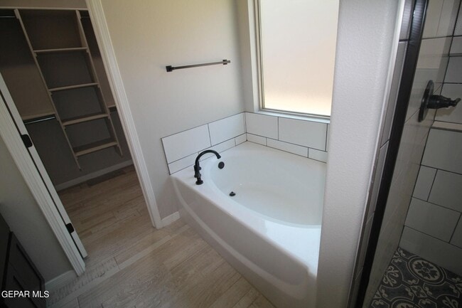 Building Photo - 509 Cedarwood Ave