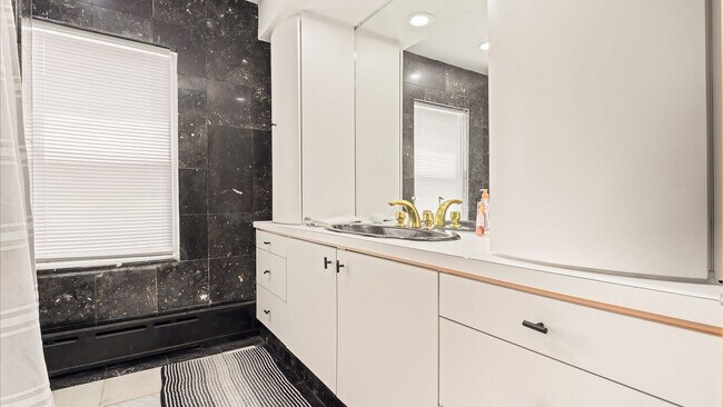 Building Photo - 27 S Oakland Ave