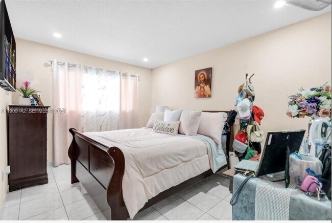 Building Photo - 8401 SW 107th Ave