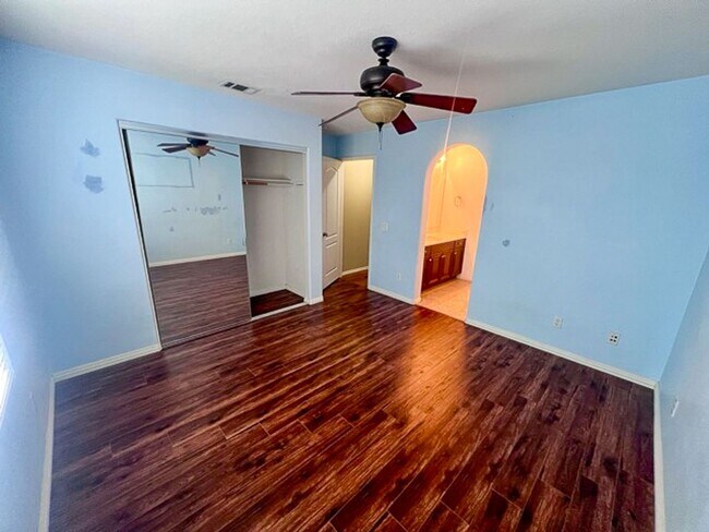 Building Photo - 5 bedroom Winchester home with a 3 car garage for LEASE!