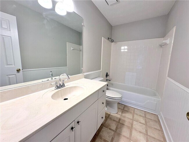 Building Photo - 1505 Yorktown Dr NW