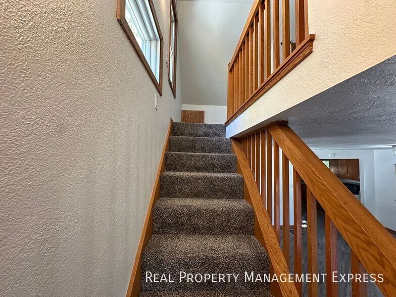 Building Photo - 2 Bedroom, 2 Bath home in Brandon, SD