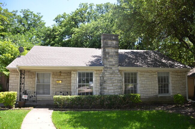 Building Photo - Westcliff - TCU area four bedroom home for lease