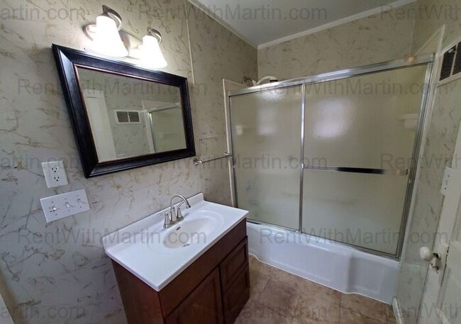 Building Photo - 201 2nd St